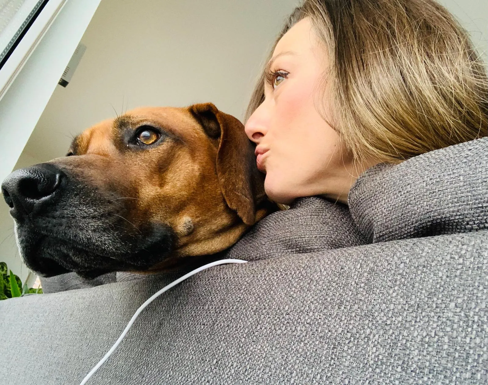 Selin mit Morpheus, ein zärtlicher Moment